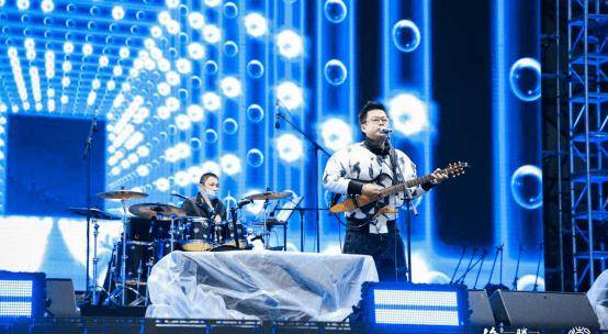 开云体育-Doinb重返赛场，刷新纪录首场状态出色，C9观众沸腾！的简单介绍-开云体育