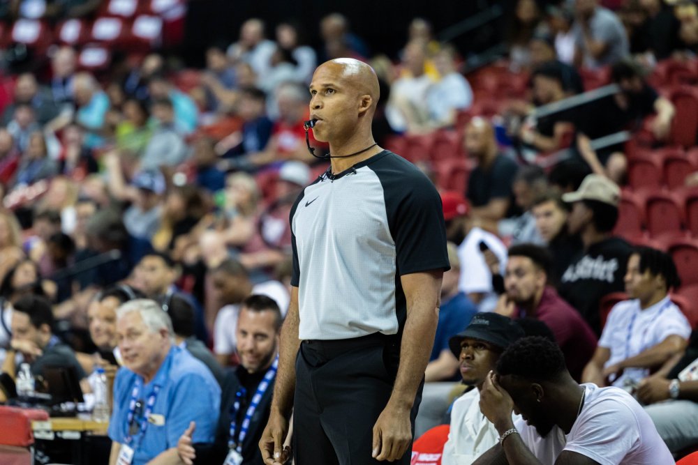 轻松进入平台-包含浙江稠州训练开放日,转会期复出首秀引欢呼,NBA季后赛在即,数据趋势出现新变化的词条-轻松进入平台